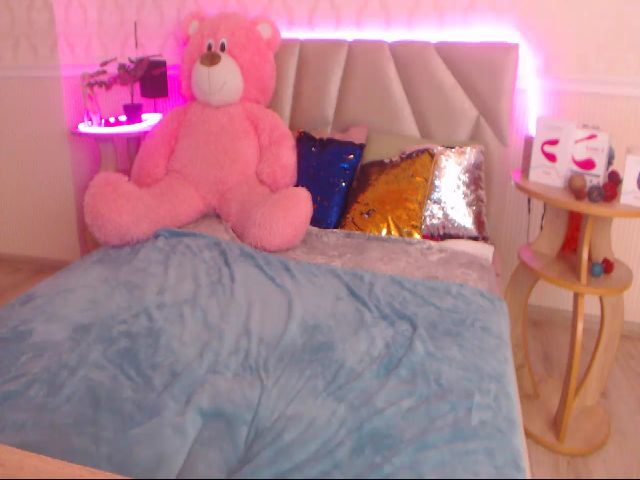 Live sex webcam photo for LorinFields #269736496