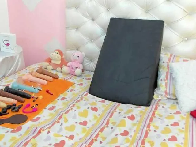 Live sex webcam photo for AnnyMyerss #269731058