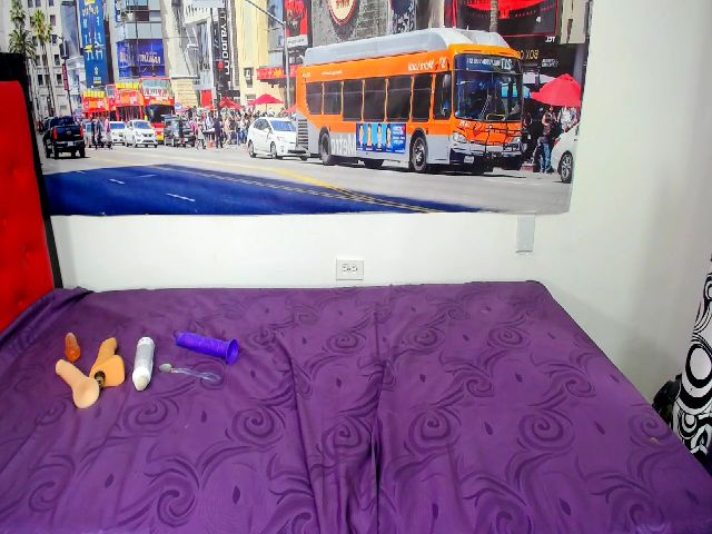 Live sex webcam photo for Brunaax18 #269728529