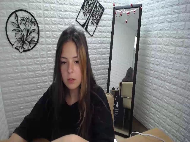Live sex webcam photo for JulieJess #269738677
