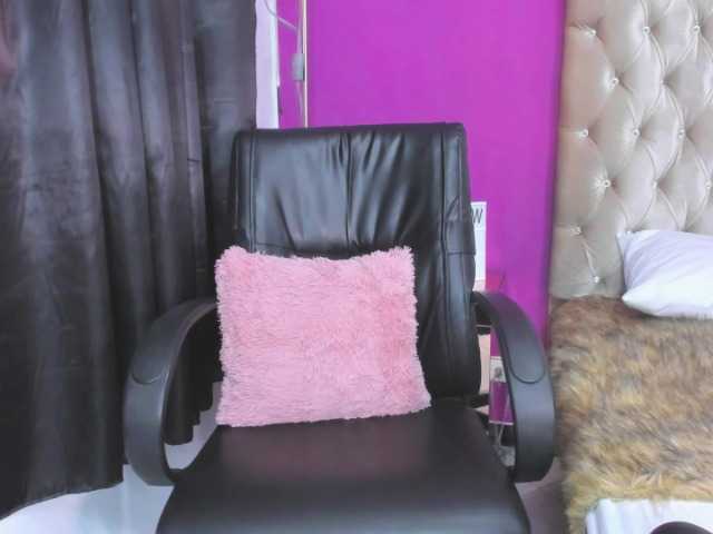 Live sex webcam photo for roxxy-travis #269735078