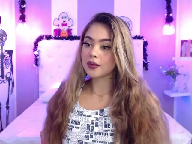 Live sex webcam photo for megganhot #269741052