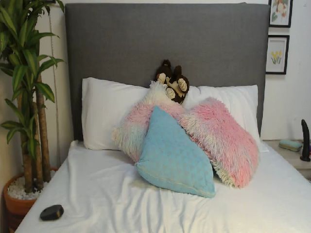 Live sex webcam photo for Julieta_saen #269764635