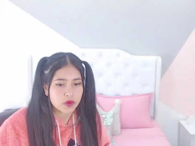 Live sex webcam photo for zelda-19 #269735620