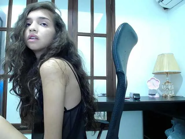 Live sex webcam photo for emmaruso69 #269725710