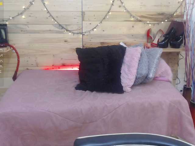 Live sex webcam photo for Maggie-evans5 #270034567