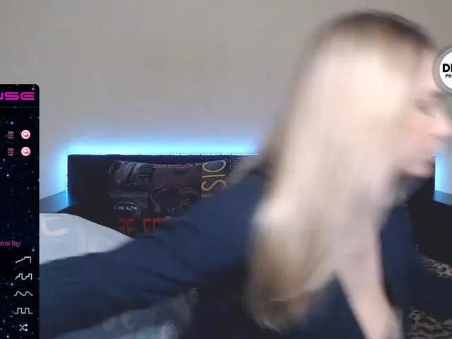 Live sex webcam photo for ORNELLAMUTTY #269825377