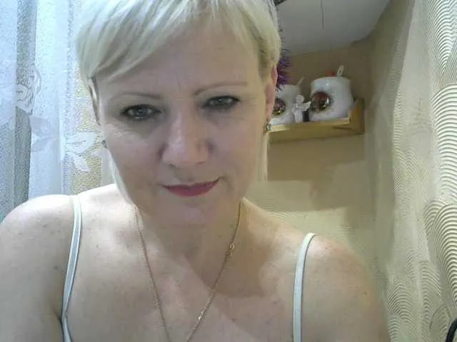 Live sex webcam photo for HelenLike #269825402