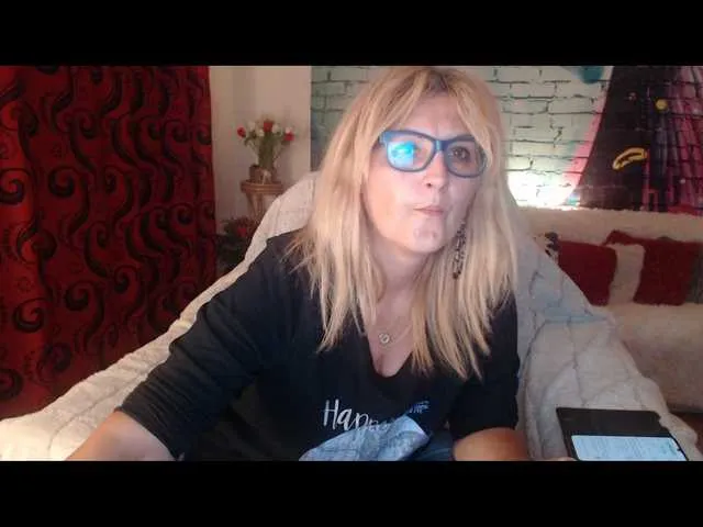 Live sex webcam photo for DivineBlond #287956749