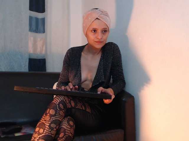 Live sex webcam photo for EllaRose29 #269826239