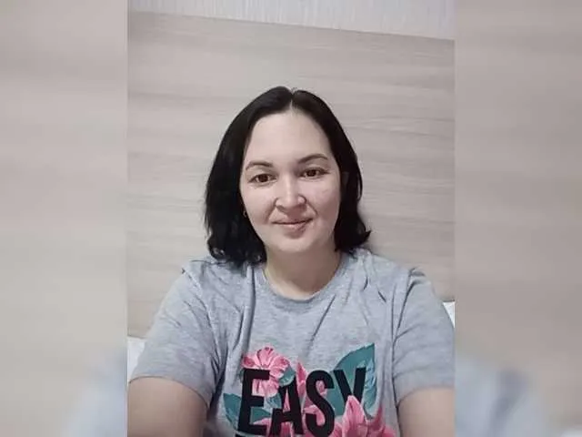 Live sex webcam photo for Mia883 #270034727