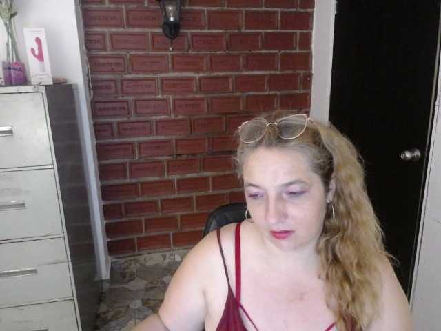 Live sex webcam photo for allibigtits69 #270035600