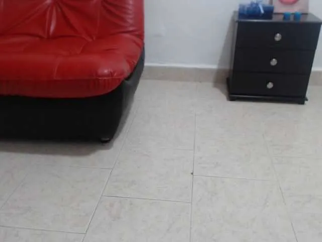 Live sex webcam photo for MiaRosse- #270035733