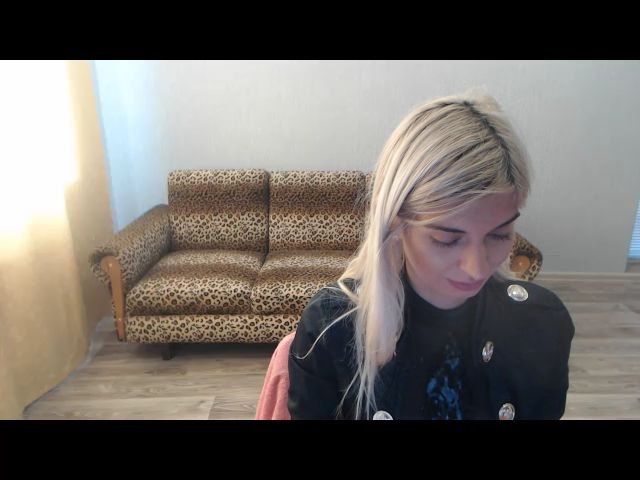 Live sex webcam photo for SexyBeatriice #269907728