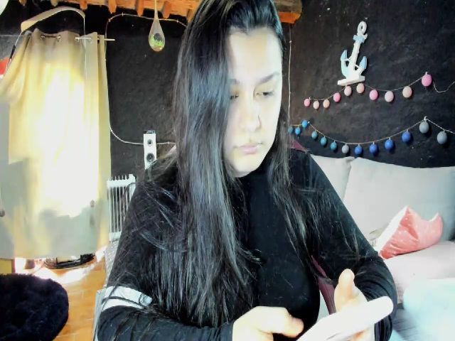 Live sex webcam photo for LisaMariaH #269939776