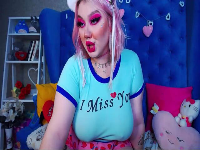 Live sex webcam photo for CurvyAlyce19 #269894685