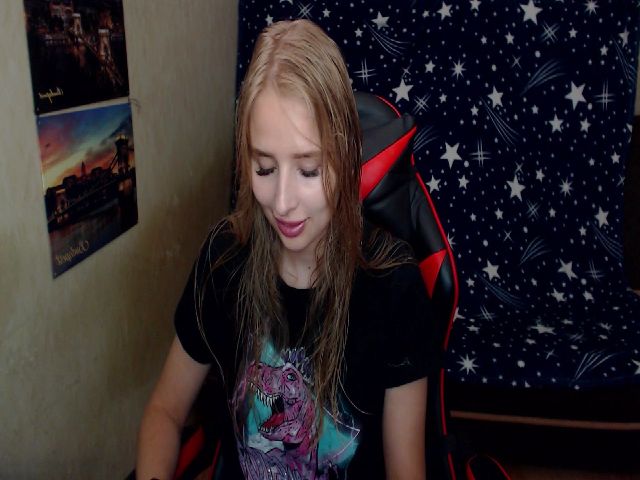 Live sex webcam photo for JessyGinger #269993488