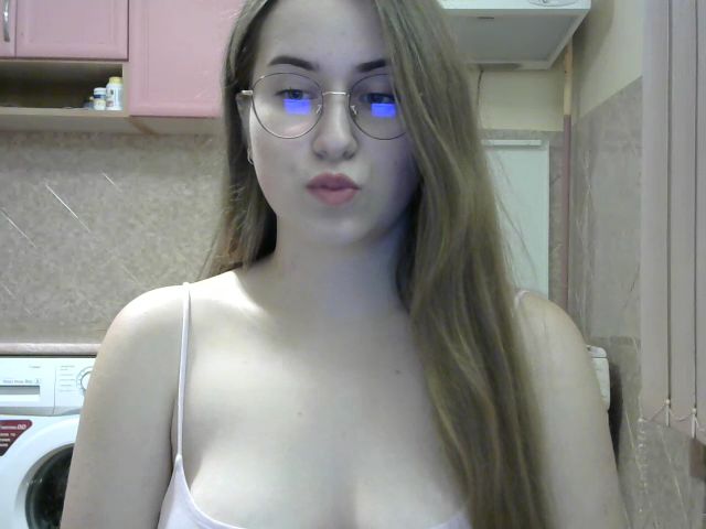 Live sex webcam photo for MirraYohaens #270087228