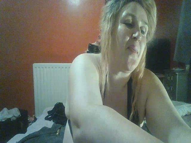 Live sex webcam photo for YUMMYMUMMY39 #269854700