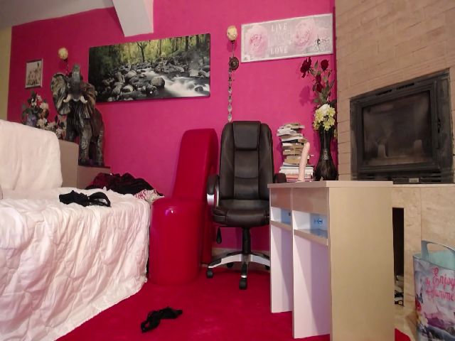 Live sex webcam photo for AmazingMARRY #269885261