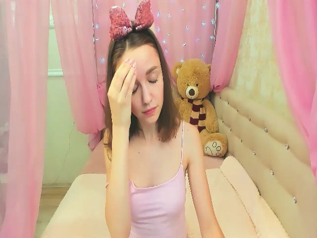 Live sex webcam photo for LIL_MAYA #269911479