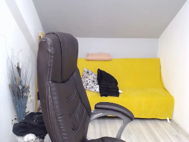 Live sex webcam photo for CurlyBella #269947501