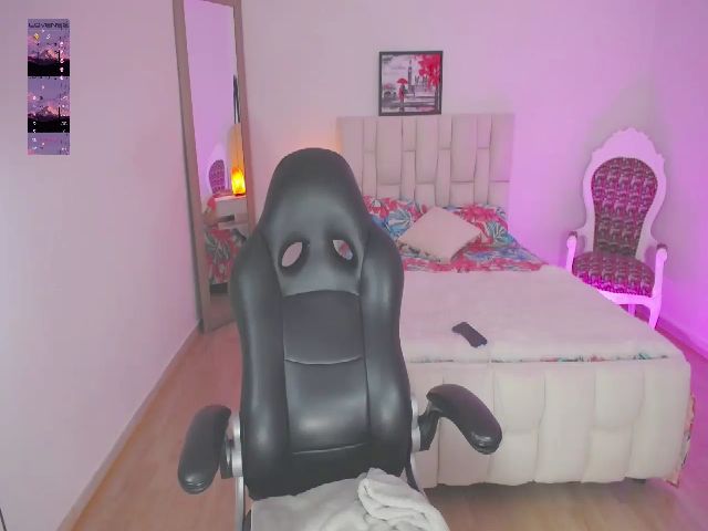 Live sex webcam photo for Karina_V #269894553