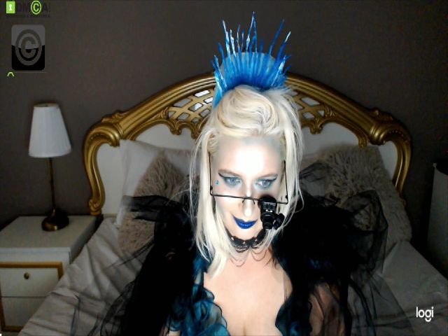 Live sex webcam photo for VanessaVega26 #269944651