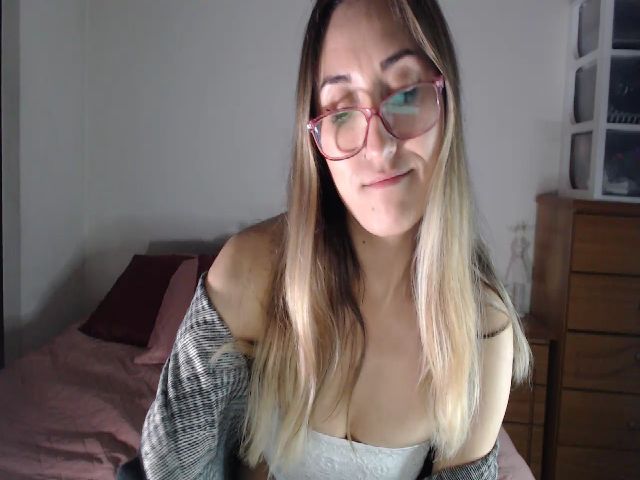 Live sex webcam photo for Ninimoon #269920532