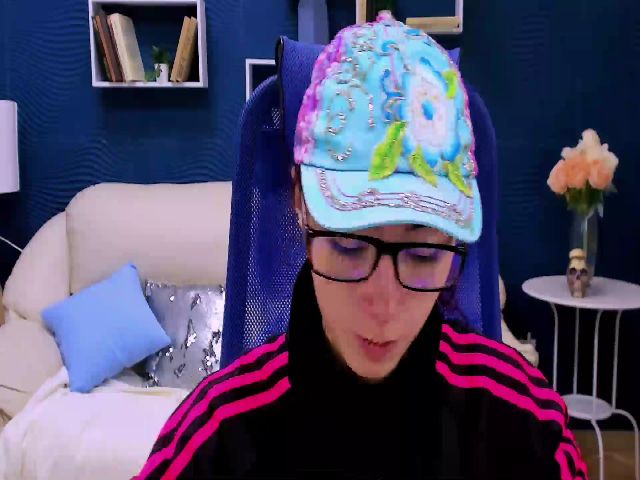 Live sex webcam photo for amyjune01 #269933937
