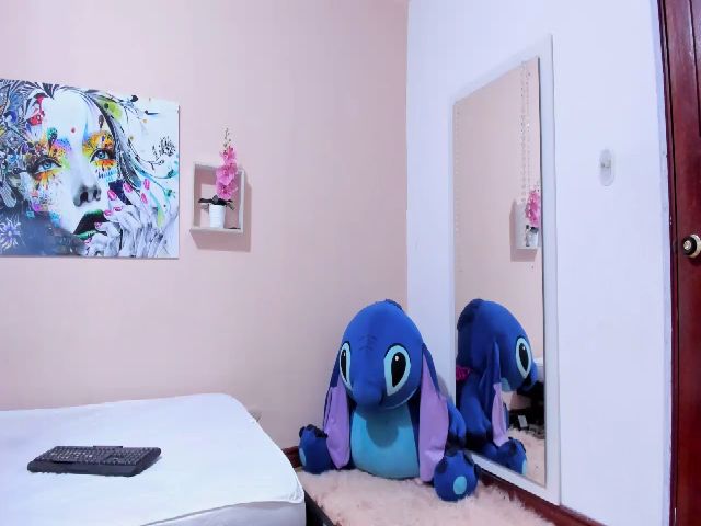 Live sex webcam photo for ZOE_CAT #269965047