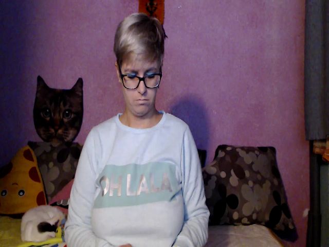 Live sex webcam photo for IamMiky #270076480