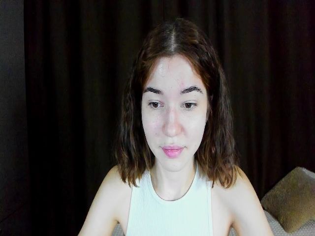 Live sex webcam photo for JenniferHardy #269885337