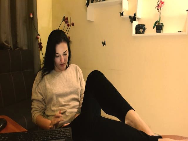 Live sex webcam photo for NikkiLeppard #269868644