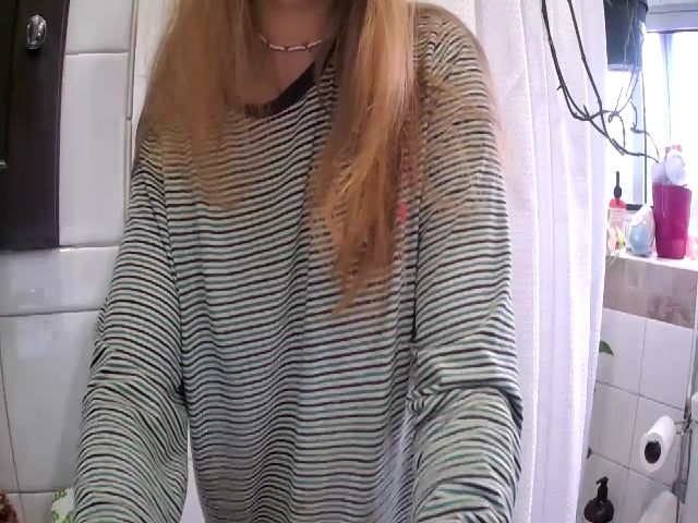 Live sex webcam photo for Sexylexi211 #269977077