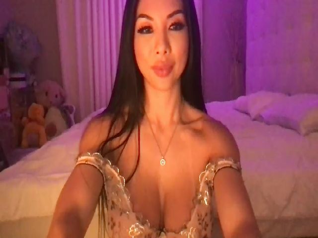 Live sex webcam photo for LexiVixi #269931656