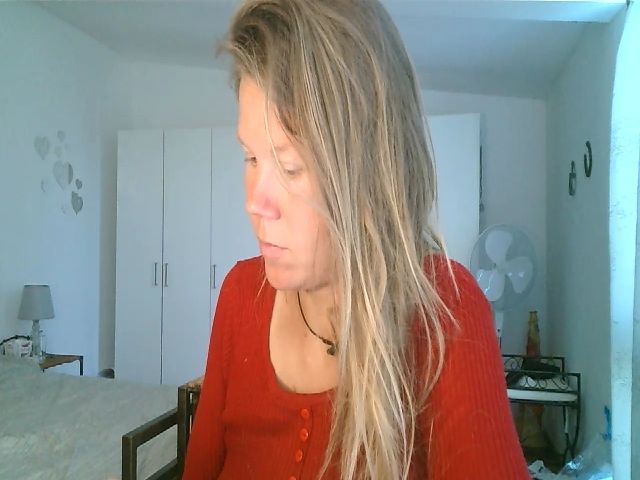 Live sex webcam photo for CallMeMaria #269920391