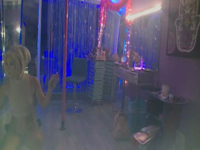 Live sex webcam photo for Britnilee #269962059
