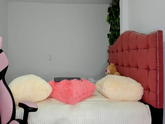 Live sex webcam photo for Holly_rosee #270078470