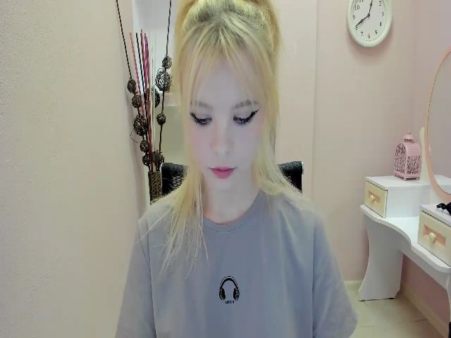 Live sex webcam photo for VeronicaRangy #270074564