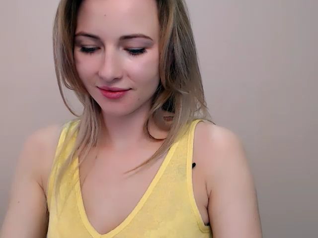 Live sex webcam photo for SweettDrream #269987187