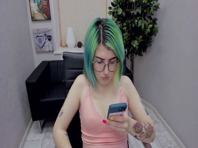 Live sex webcam photo for EllieSmile #270068549