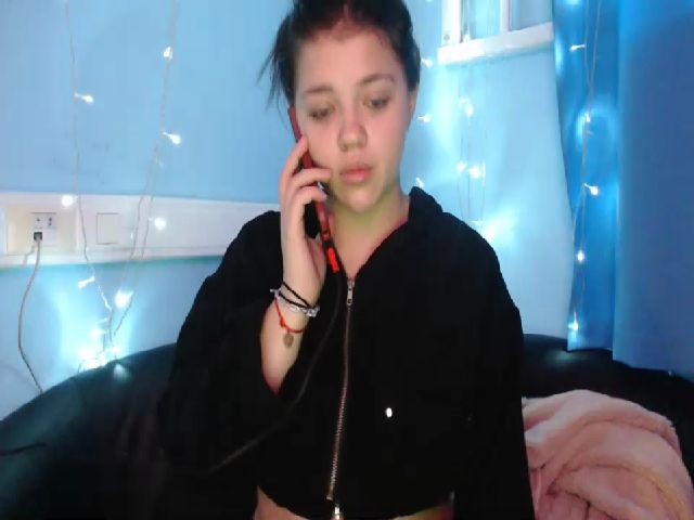 Live sex webcam photo for Emma_One1 #269879221