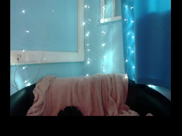 Live sex webcam photo for Emma_One1 #269925387