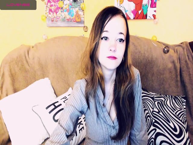 Live sex webcam photo for TinyKrisss #269907811