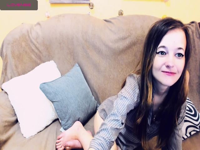 Live sex webcam photo for TinyKrisss #269948446