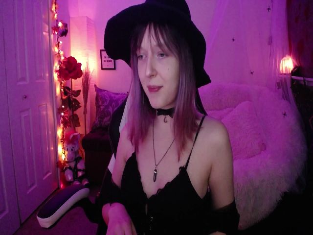 Live sex webcam photo for FayeWilde #269882990