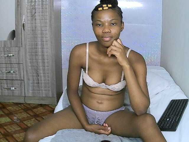 Live sex webcam photo for RedLips2426 #269824537