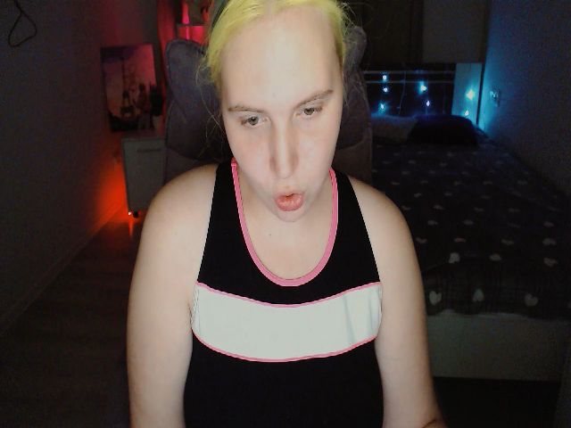 Live sex webcam photo for SweetnessLucy #270012902