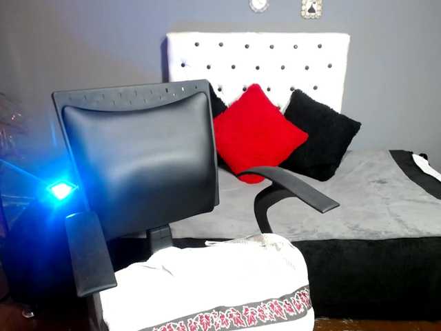 Live sex webcam photo for BigMomsex #270034015